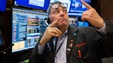 Dow jumps more than 300 points Monday ahead of U.S. midterm elections