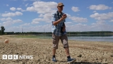 UK heatwave: Four-day extreme heat warning issued – BBC