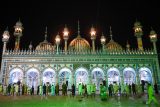 Pakistan’s Mosques Full Despite Country’s Third COVID Wave | Voice of America
