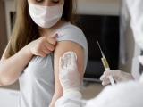 Can drinking water help in soothing COVID-19 vaccine side-effects? Here’s what experts want you to know