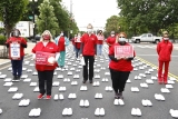 Nurses want the CDC to tell everybody to put their masks back on