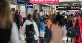 U.S. travel industry urges White House to lift COVID restrictions, mask mandate