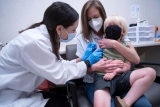 COVID vaccinations start for little US kids