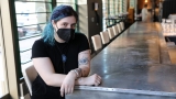 A restaurant owner fights resignations by hiring a therapist : Shots