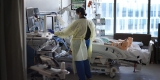 U.S. Covid-19 Hospitalizations Extend Their Fall While Deaths Keep Rising